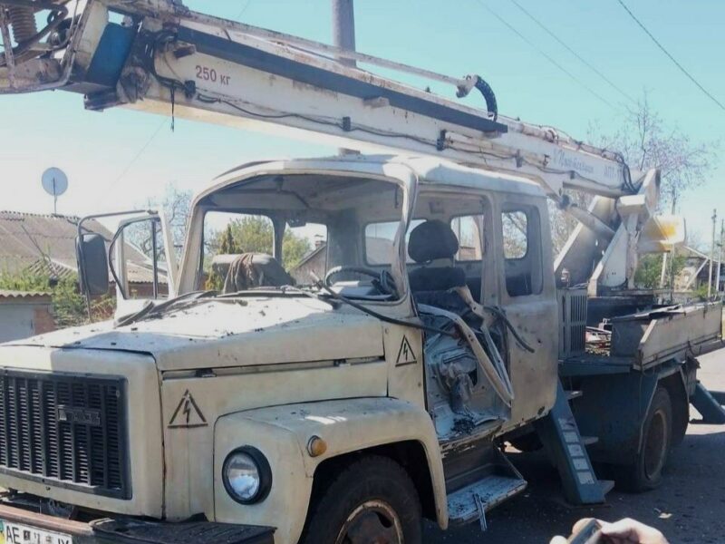 На Дніпропетровщині дрон влучив в авто енергетиків ДТЕК