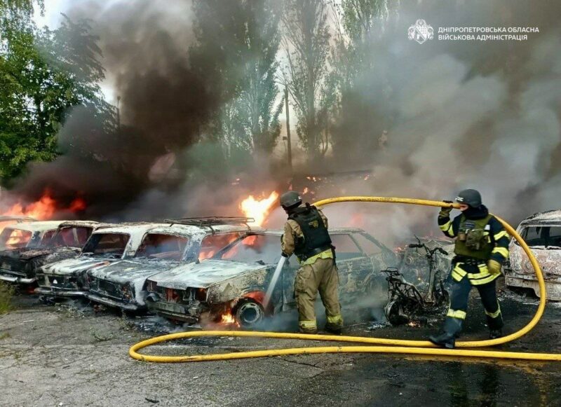 Понад 20 атак за добу: ворог масовано вдарив по трьох районах Дніпропетровщини, є поранений