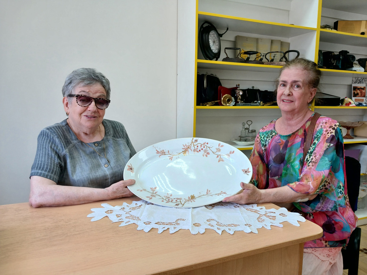 Кузнєцовське блюдо для гефілте фіш
