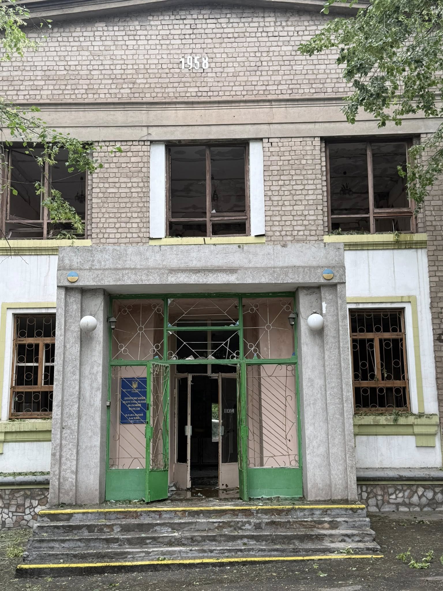 Ракетний удар по Дніпру: зруйновано перший у місті басейн