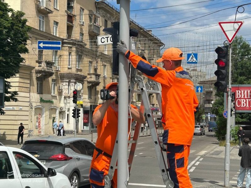 Повністю безбар’єрний маршрут: у центрі Дніпра всі світлофори обладнали звуковим супроводом (АДРЕСИ)