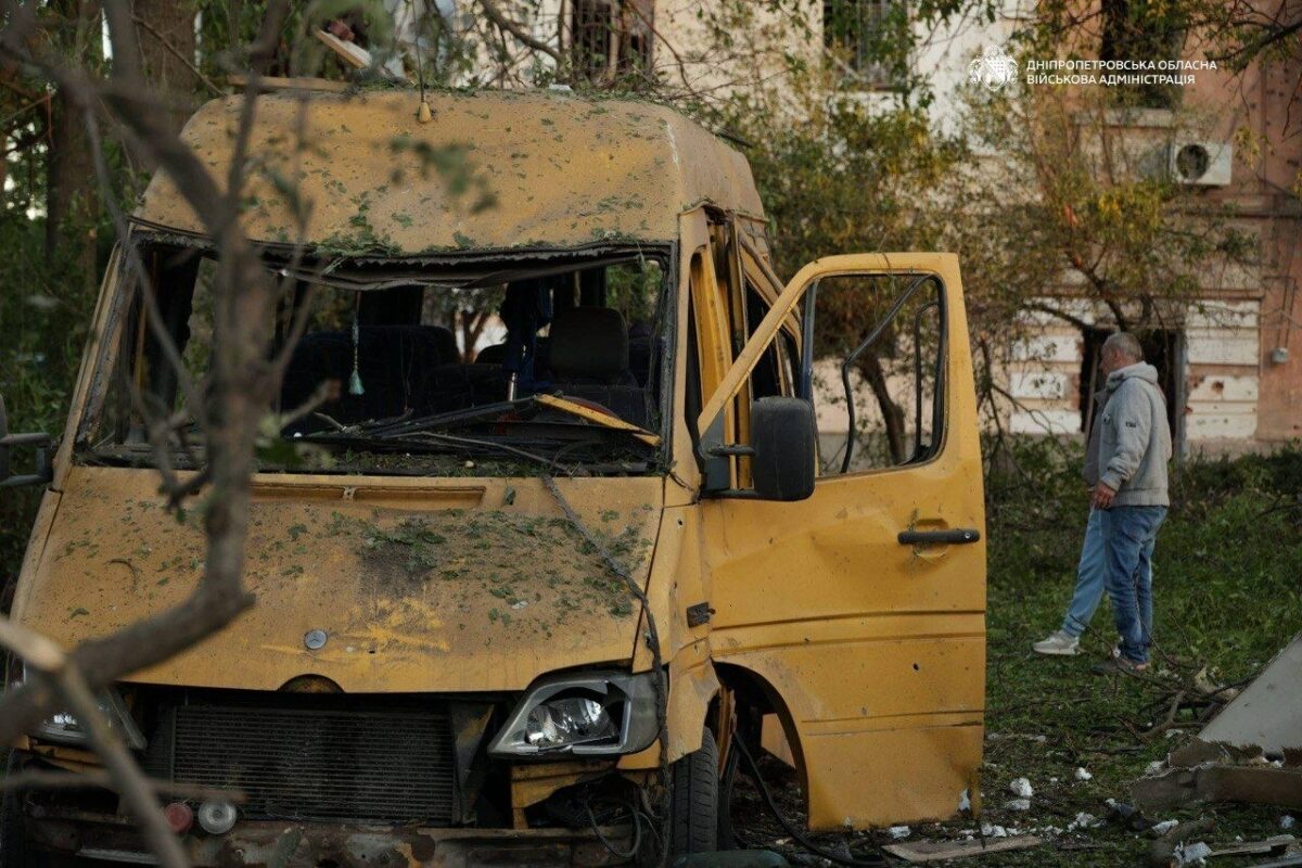 пошкоджени й автомобіль дніпро ракетна атака