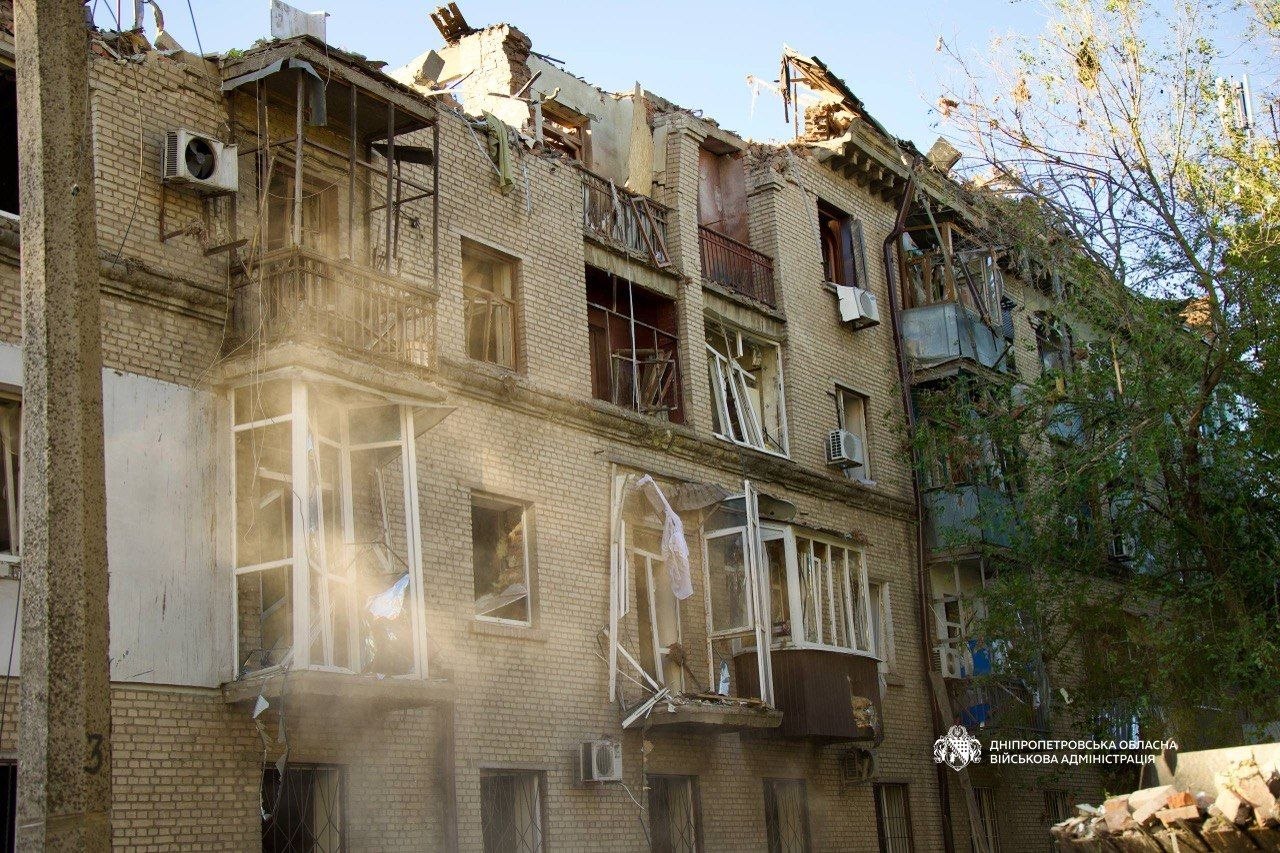 наслідки обстрілу житлових будинків у дніпрі 2 червня