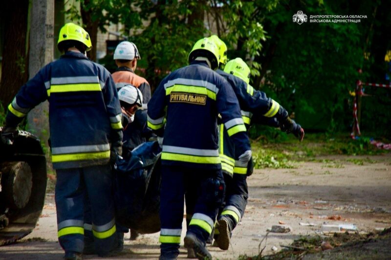 У Дніпрі завершили пошукову операцію: через нічний удар загинули 16 людей, серед поранених — діти