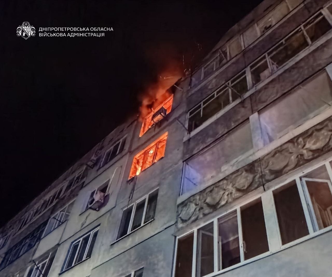 наслідки нічного обстрілу пошкоджений будинок