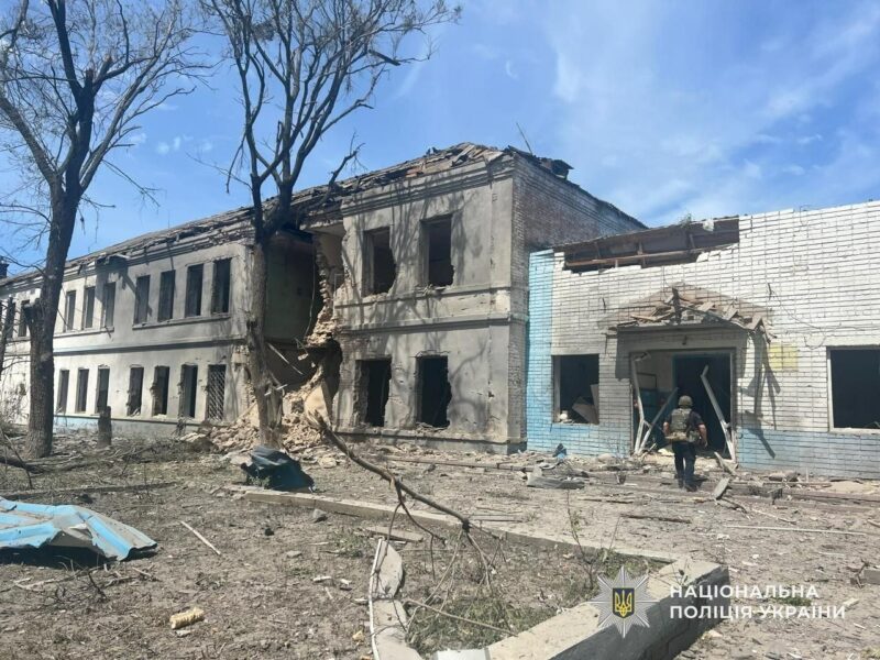 Двоє у важкому стані, розбиті будинки та спортшкола: росіяни вгатили КАБом по Дніпропетровщині