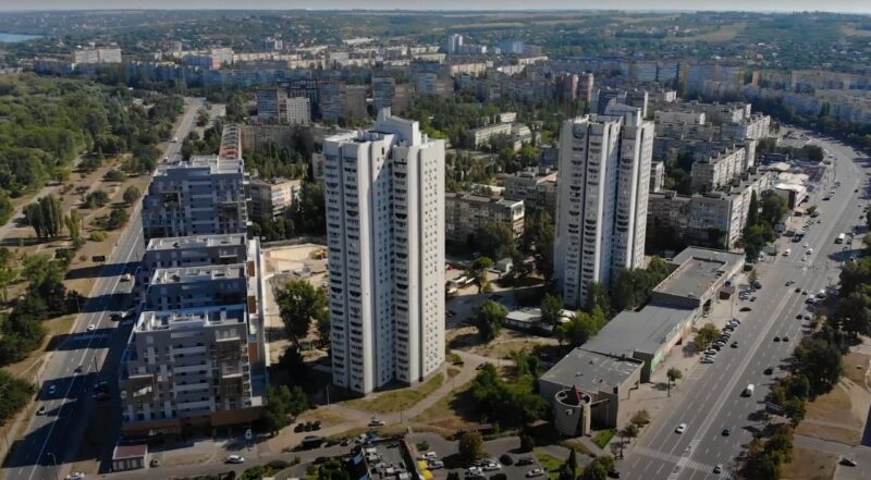 Перші хмарочоси Дніпра: дивовижні факти та міські легенди про легендарні «Свічки» на Перемозі