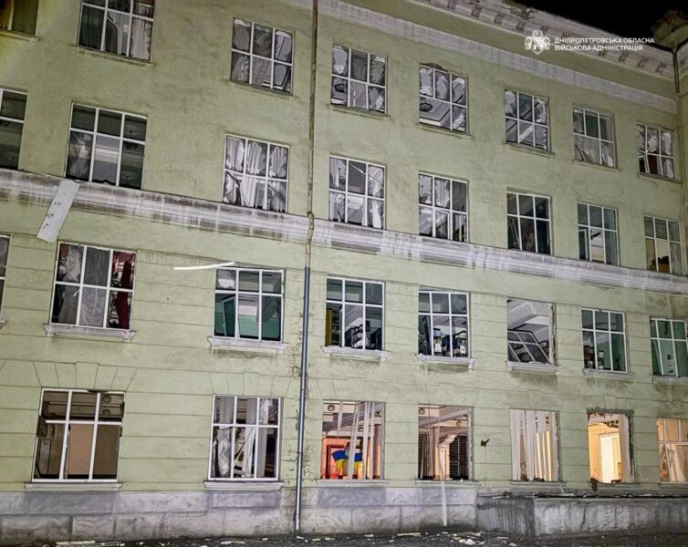 Ракетний удар по Дніпру 15 червня: зруйновано коледж, є поранений (ФОТО)