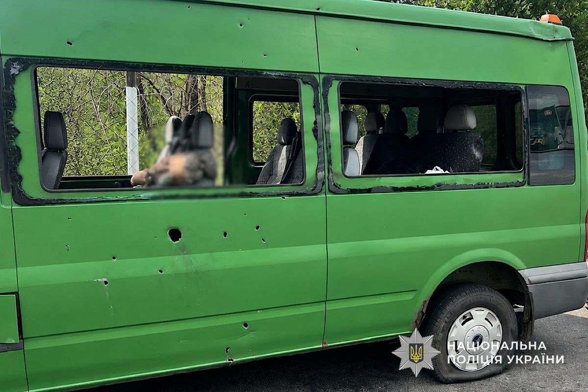 Атака на маршрутку в Нікополі: загиблі, серед поранених — діти