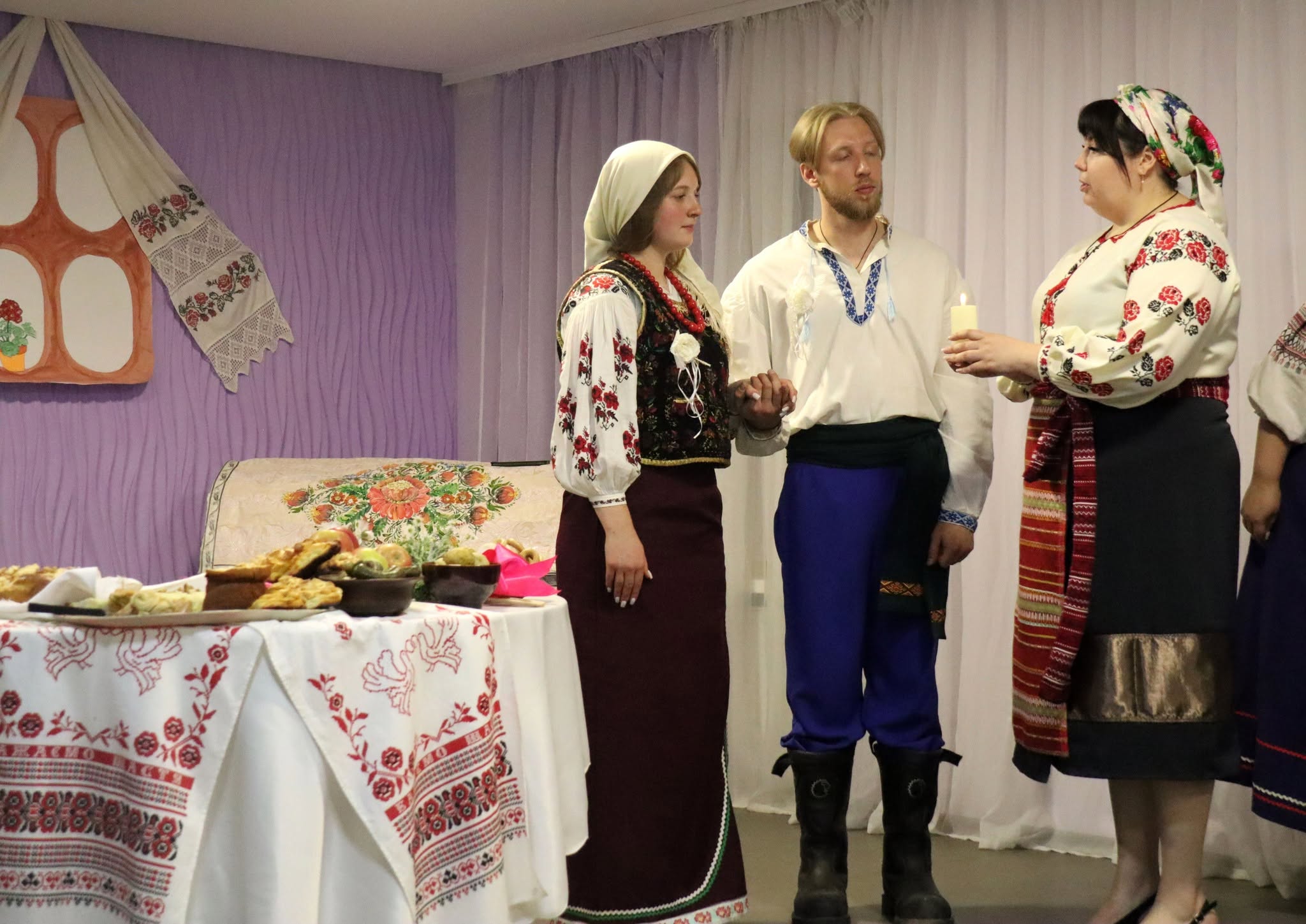 На Дніпропетровщині реконструювали автентичне весілля На Дніпропетровщині реконструювали автентичне весілля