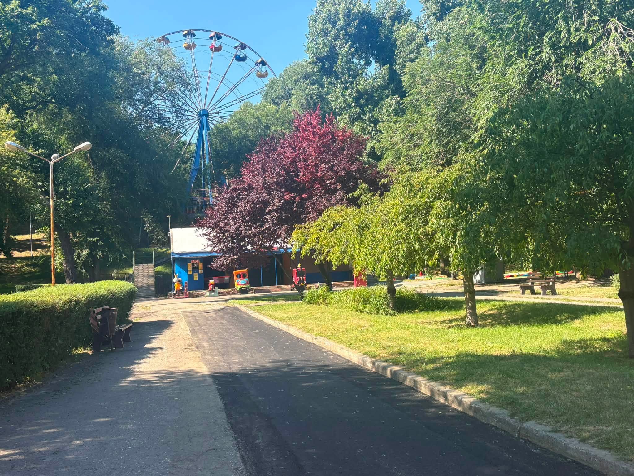 У Дніпрі в парку Глоби ремонтують асфальт: фото до та після