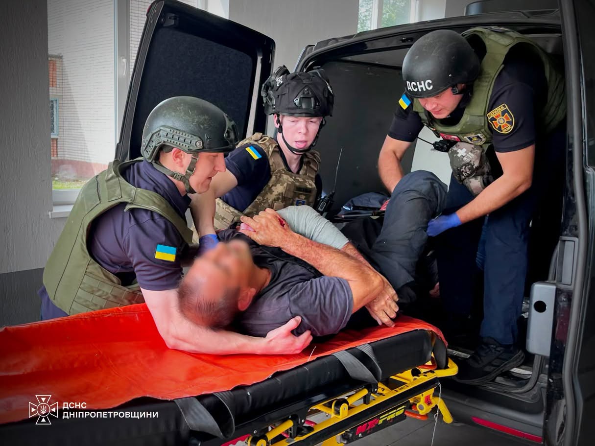 У Нікопольському районі армія рф поранила 3 рятувальників