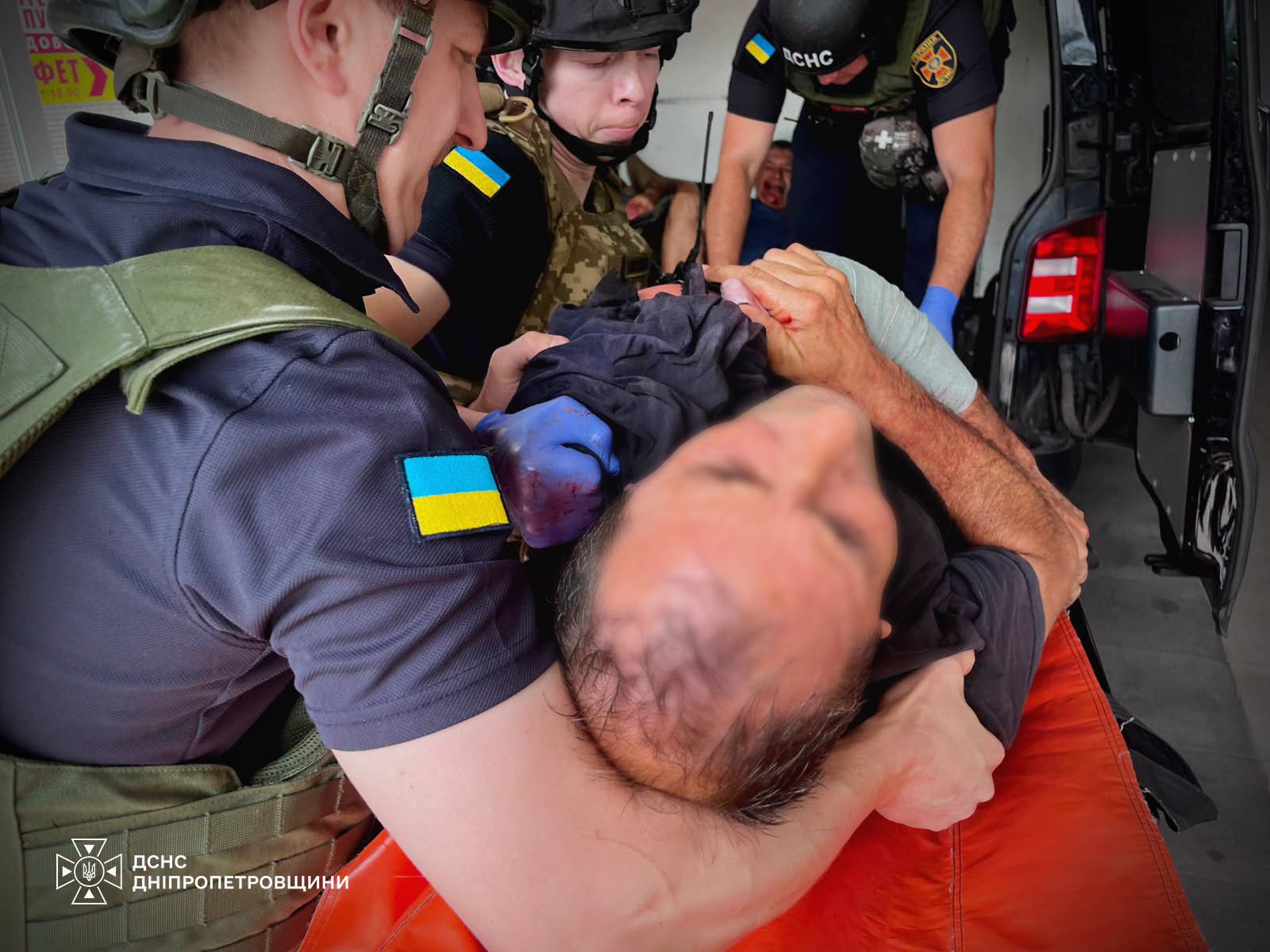У Нікопольському районі армія рф поранила 3 рятувальників