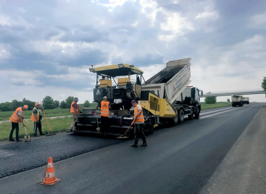 Ремонт прифронтової дороги на Дніпропетровщині