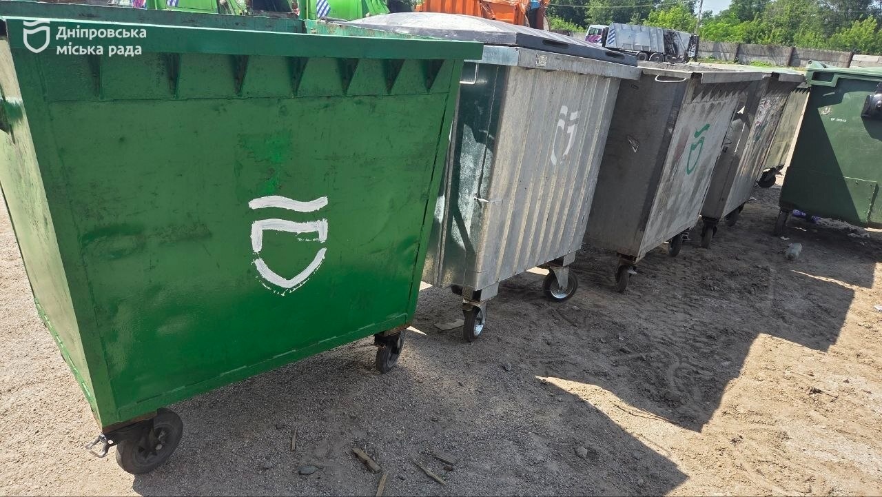 У Дніпрі пошкодили понад 1000 сміттєвих баків 