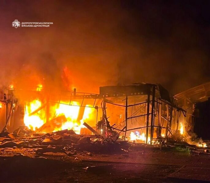 Понад 20 атак за ніч: на Дніпропетровщині ворог вдарив по трьох районах, є загибла