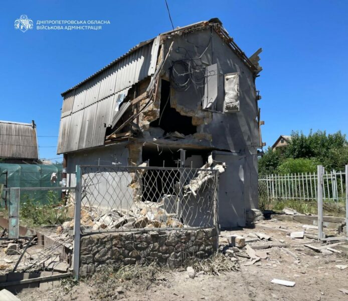 Пожежі, розбита АЗС та поранені: ворог понад 20 разів ударив дронами по Дніпропетровщині