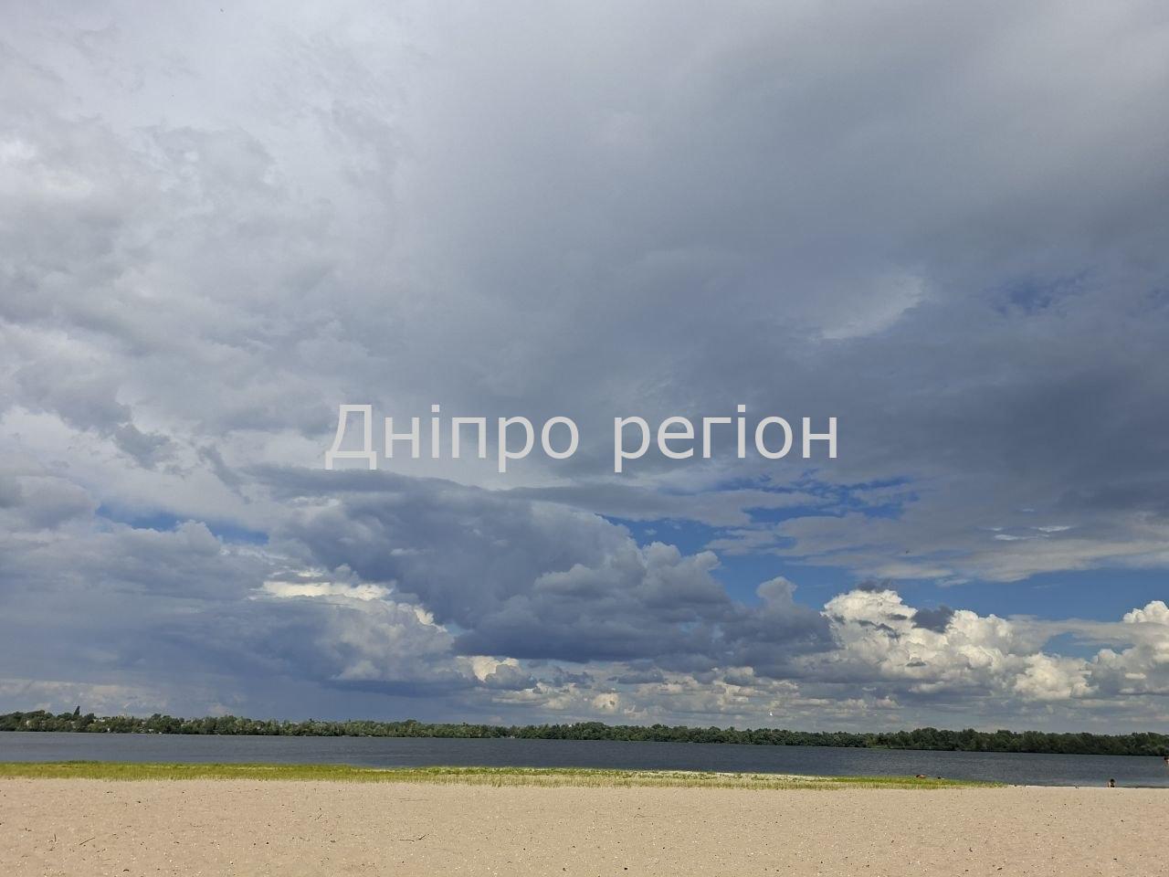 Штормове попередження у Дніпрі на 8 липня: зливи та град