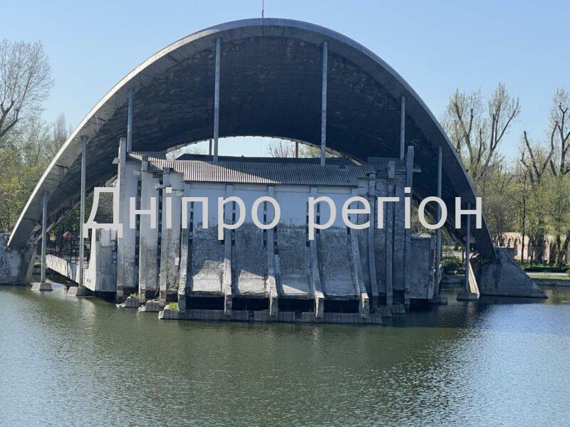 У дніпровському парку Глоби латають понівечені алеї (ФОТО)