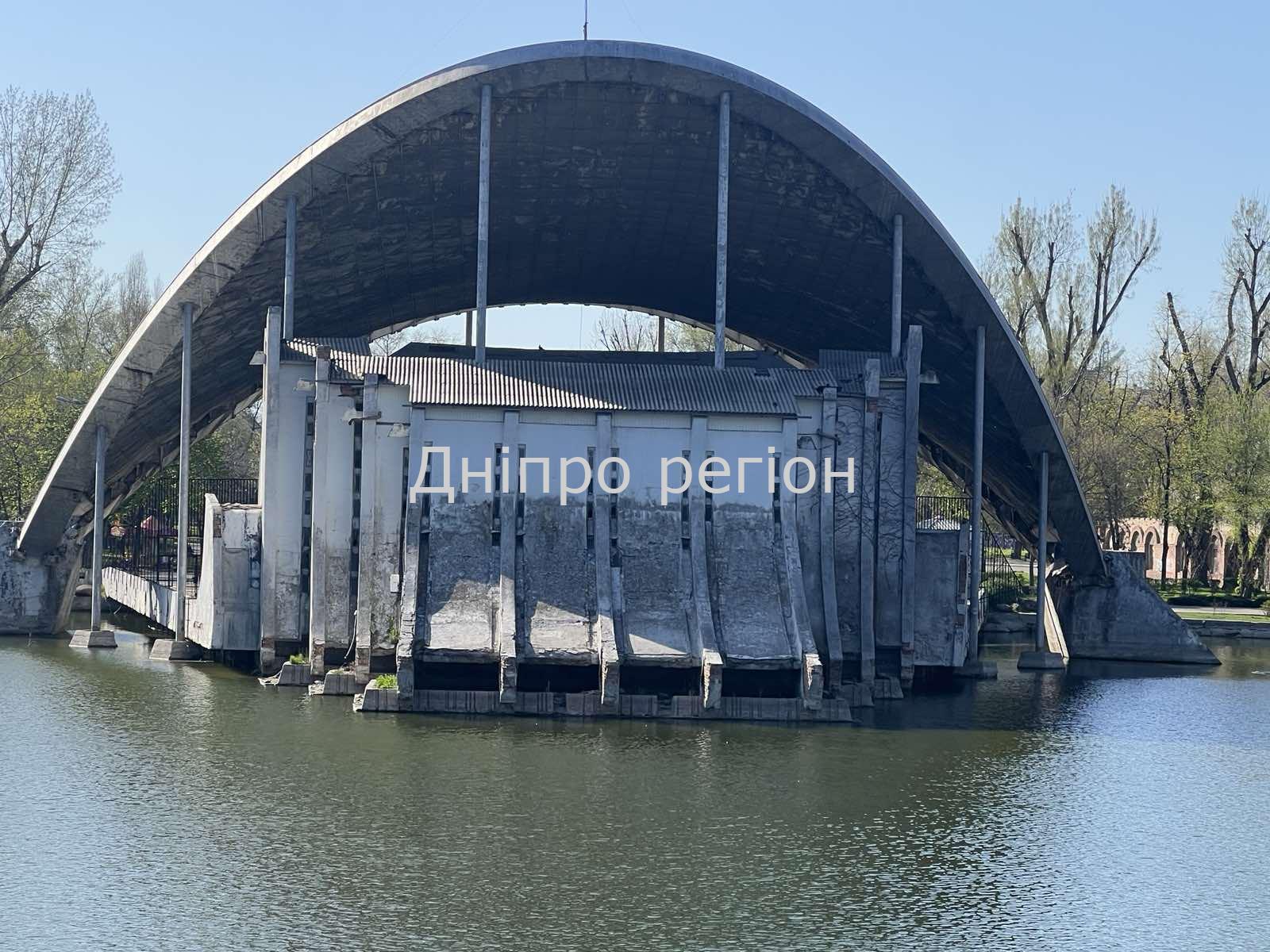 У Дніпрі в парку Глоби ремонтують асфальт: фото до та після